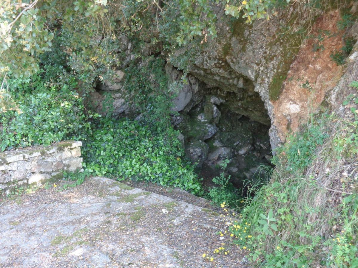 Harry'S Retreat Guest House Klimatia Ngoại thất bức ảnh