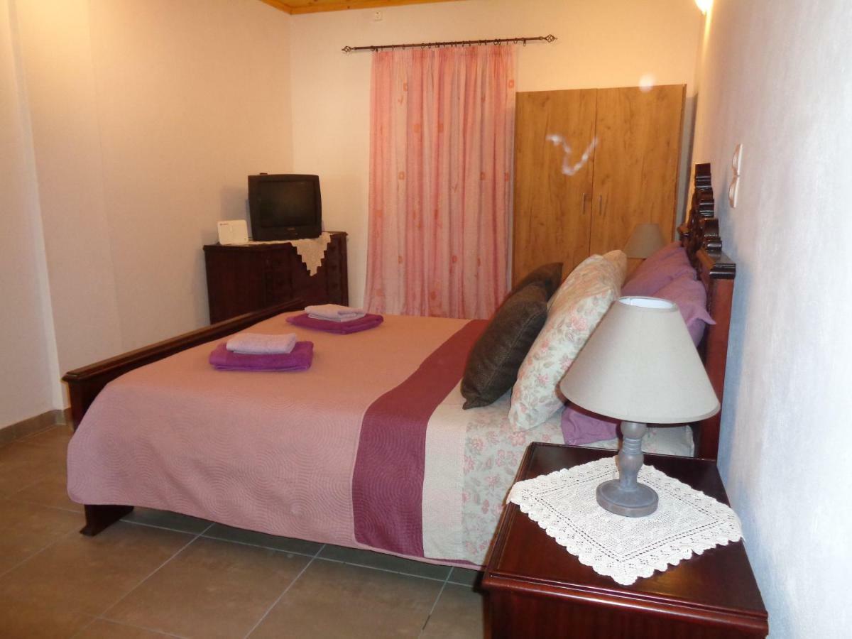 Harry'S Retreat Guest House Klimatia Ngoại thất bức ảnh