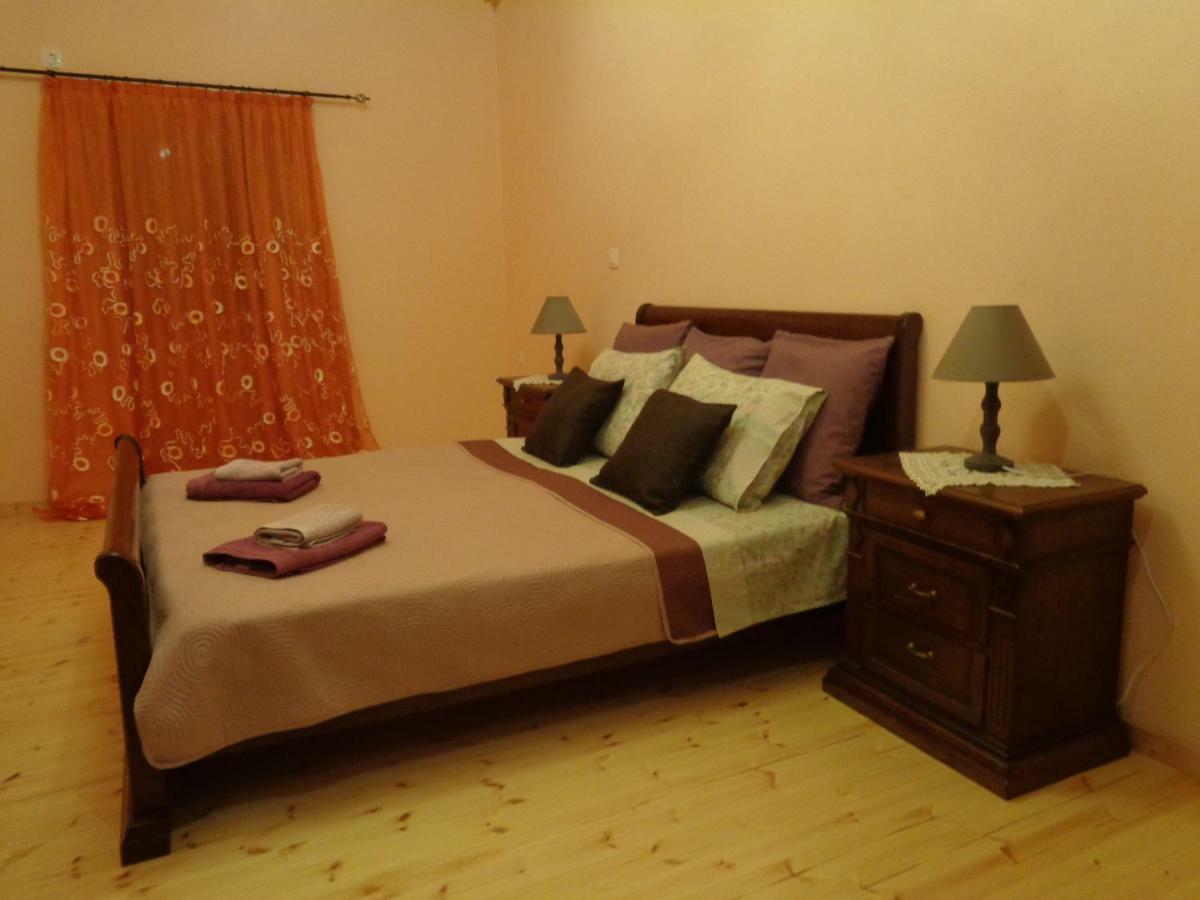 Harry'S Retreat Guest House Klimatia Ngoại thất bức ảnh